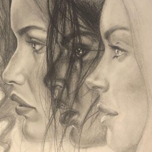 Dibujo a lápiz de tres rostros femeninos de perfil
